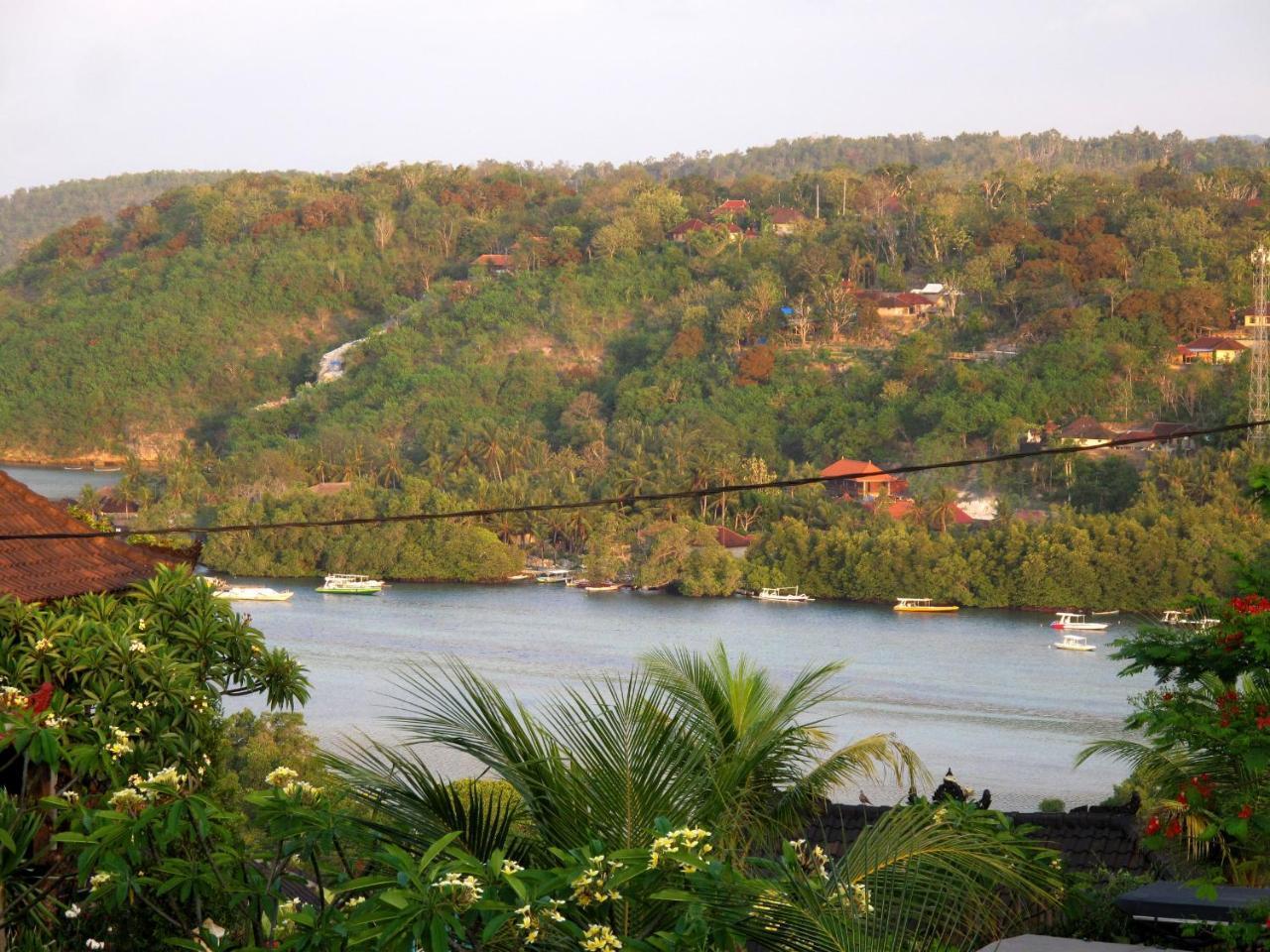 Отель Dmas Huts Lembongan Экстерьер фото