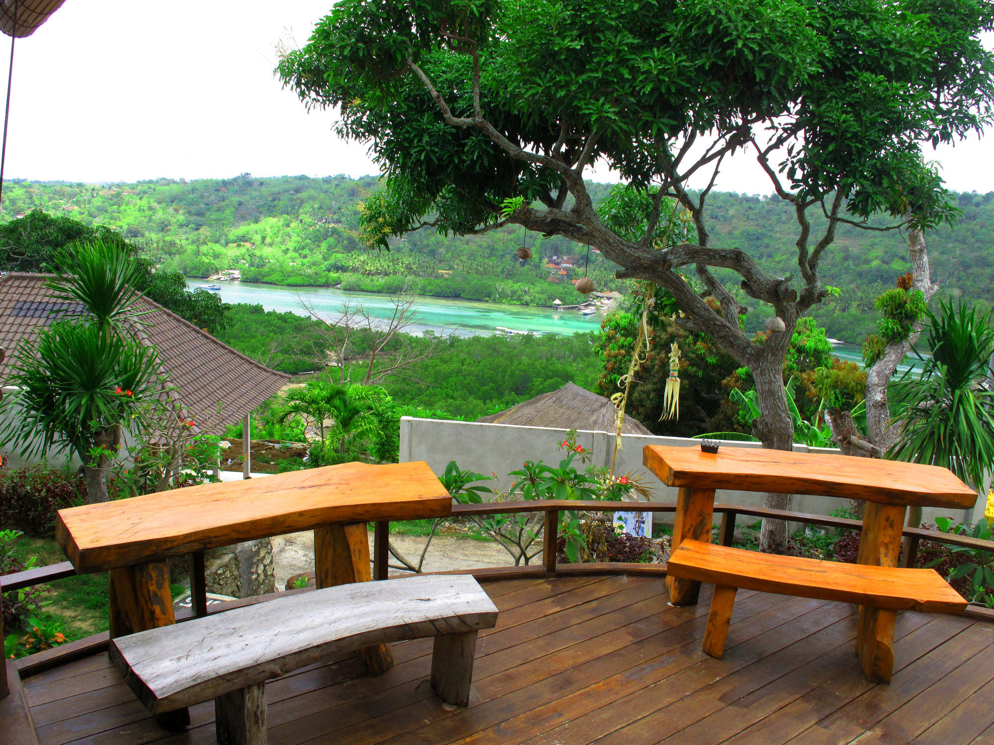 Отель Dmas Huts Lembongan Экстерьер фото