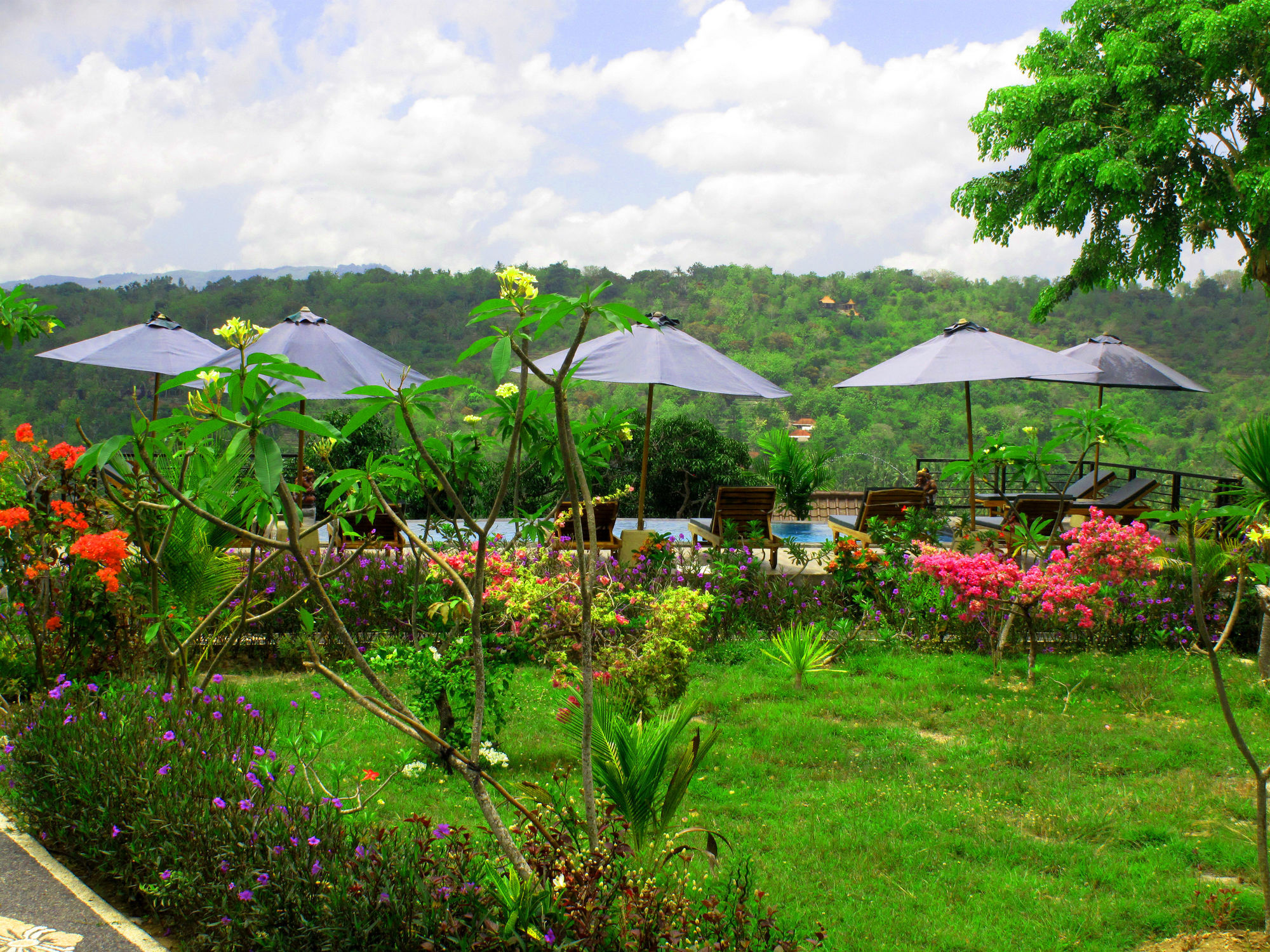 Отель Dmas Huts Lembongan Экстерьер фото